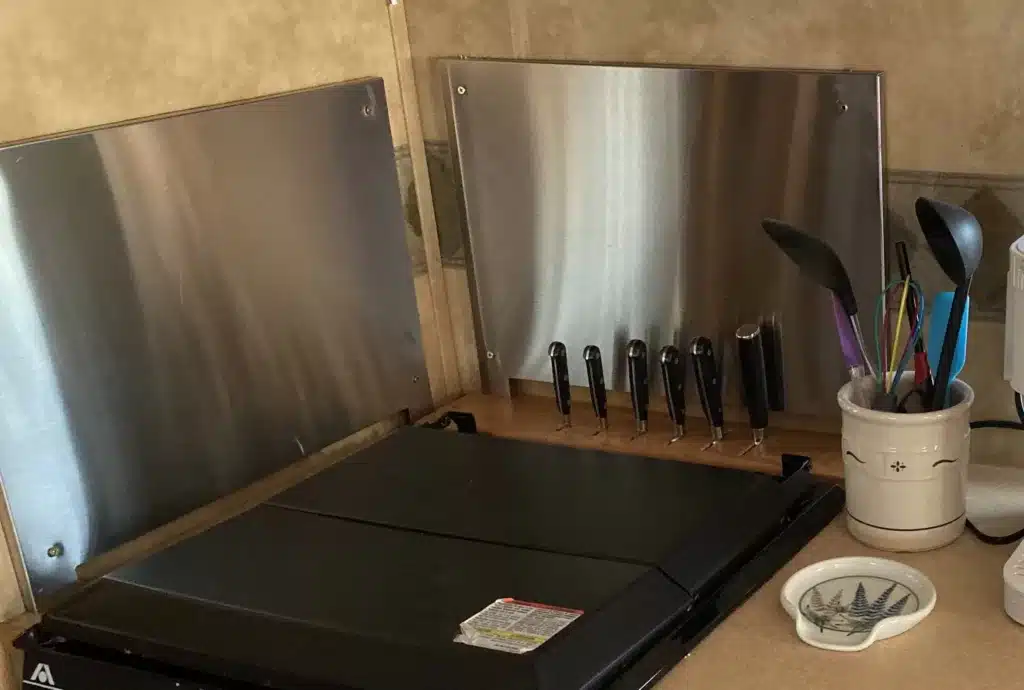 Stainless steel backsplash